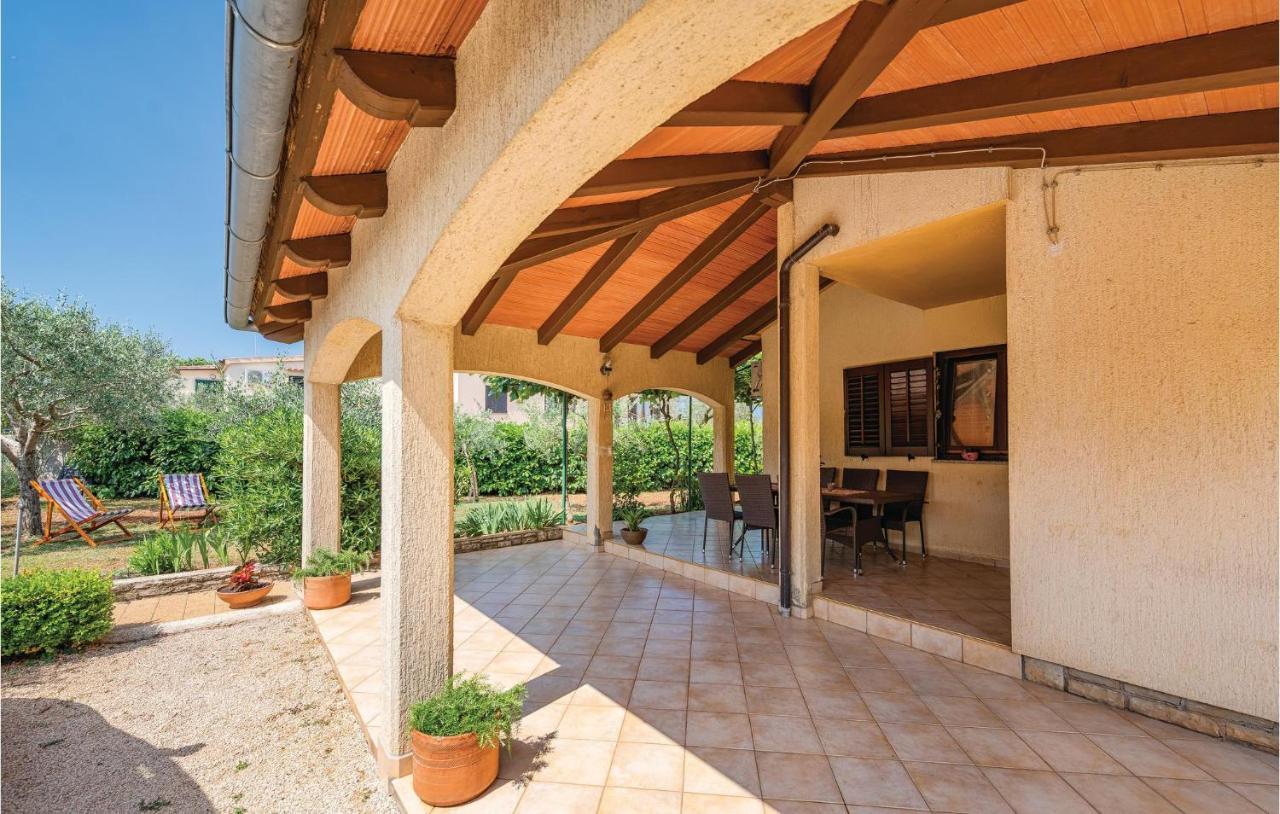 Stunning Apartment In Rovinj With Kitchen Εξωτερικό φωτογραφία