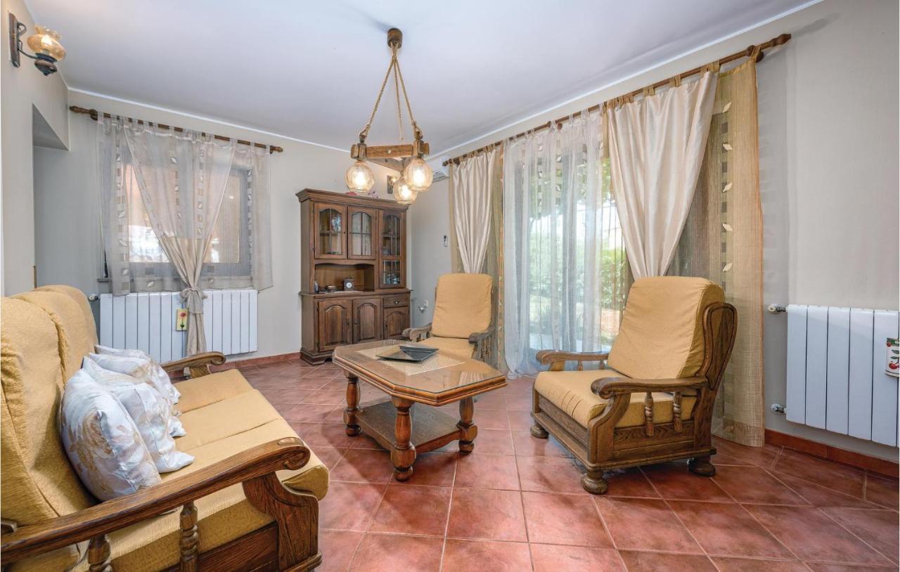 Stunning Apartment In Rovinj With Kitchen Εξωτερικό φωτογραφία