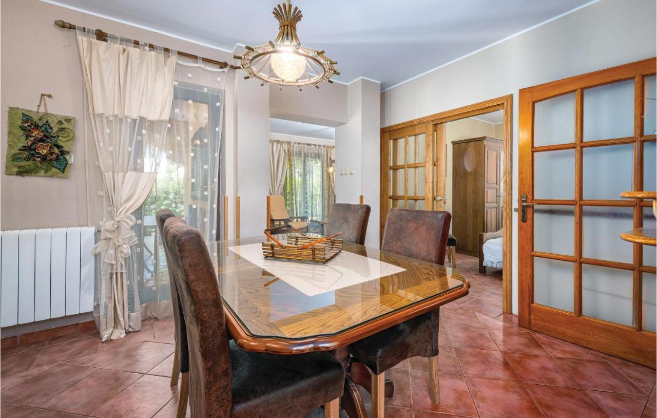 Stunning Apartment In Rovinj With Kitchen Εξωτερικό φωτογραφία
