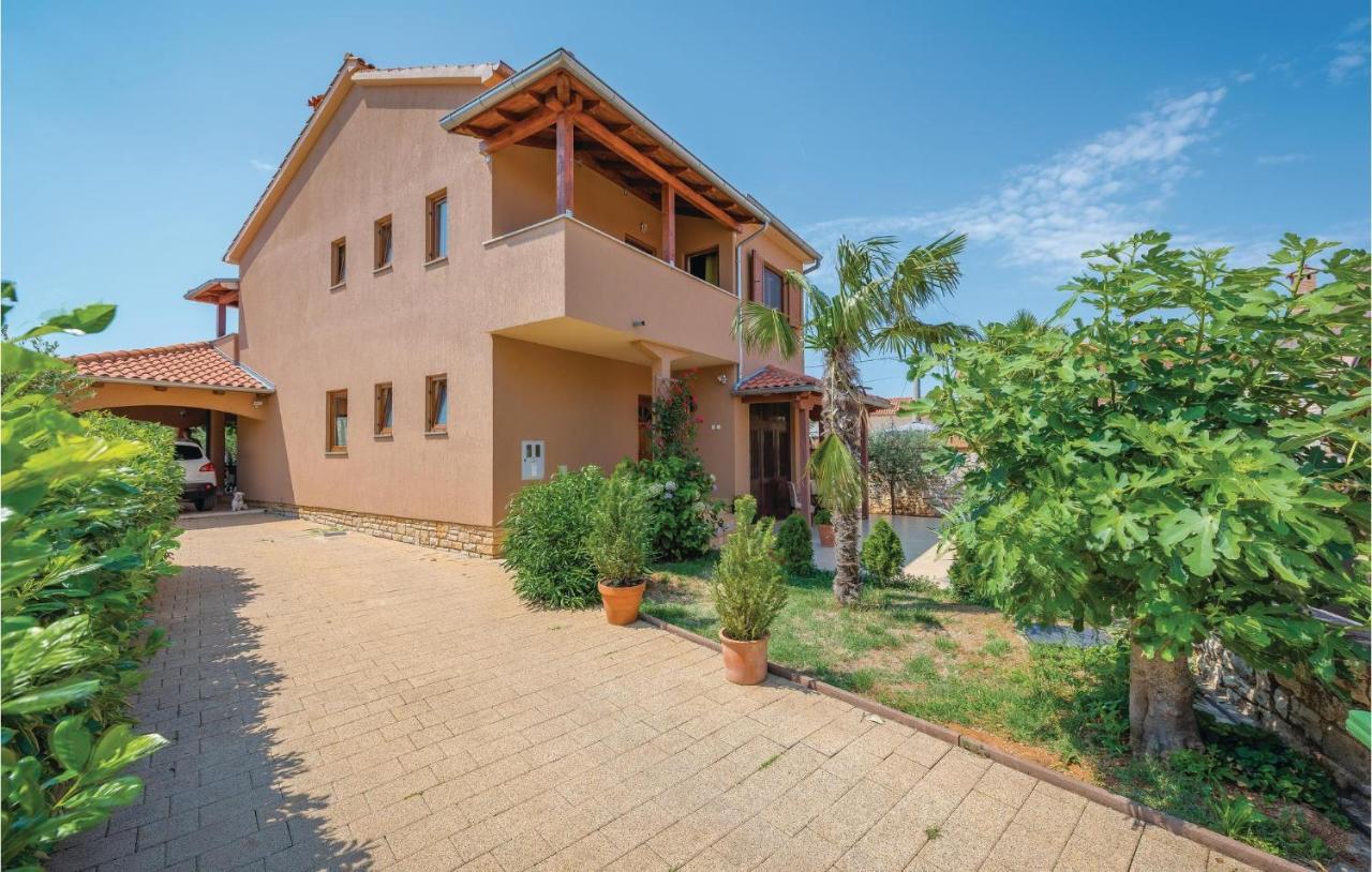 Stunning Apartment In Rovinj With Kitchen Εξωτερικό φωτογραφία