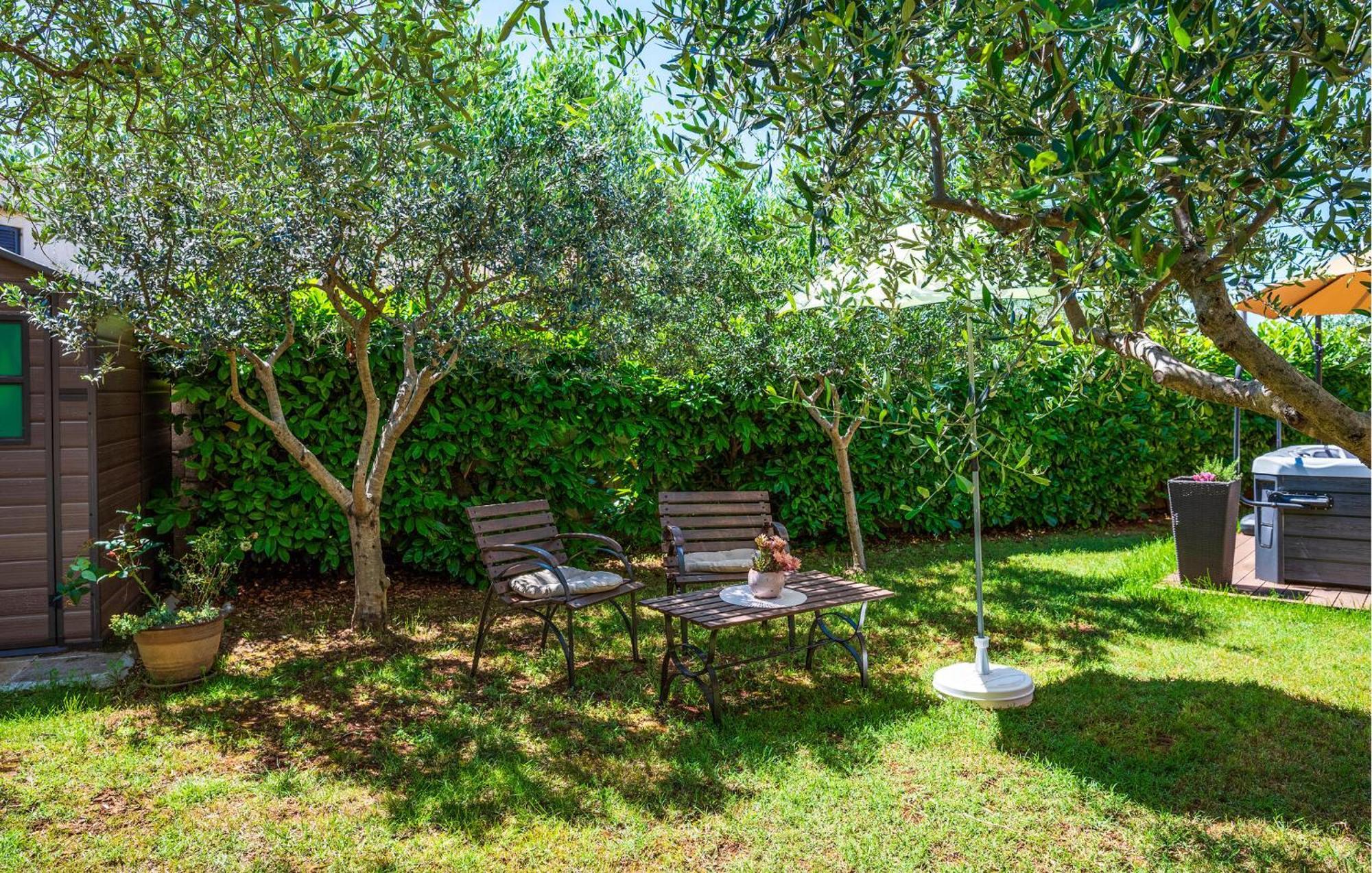 Stunning Apartment In Rovinj With Kitchen Εξωτερικό φωτογραφία