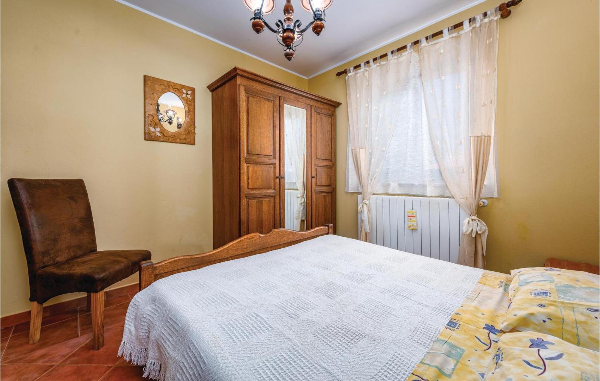 Stunning Apartment In Rovinj With Kitchen Εξωτερικό φωτογραφία