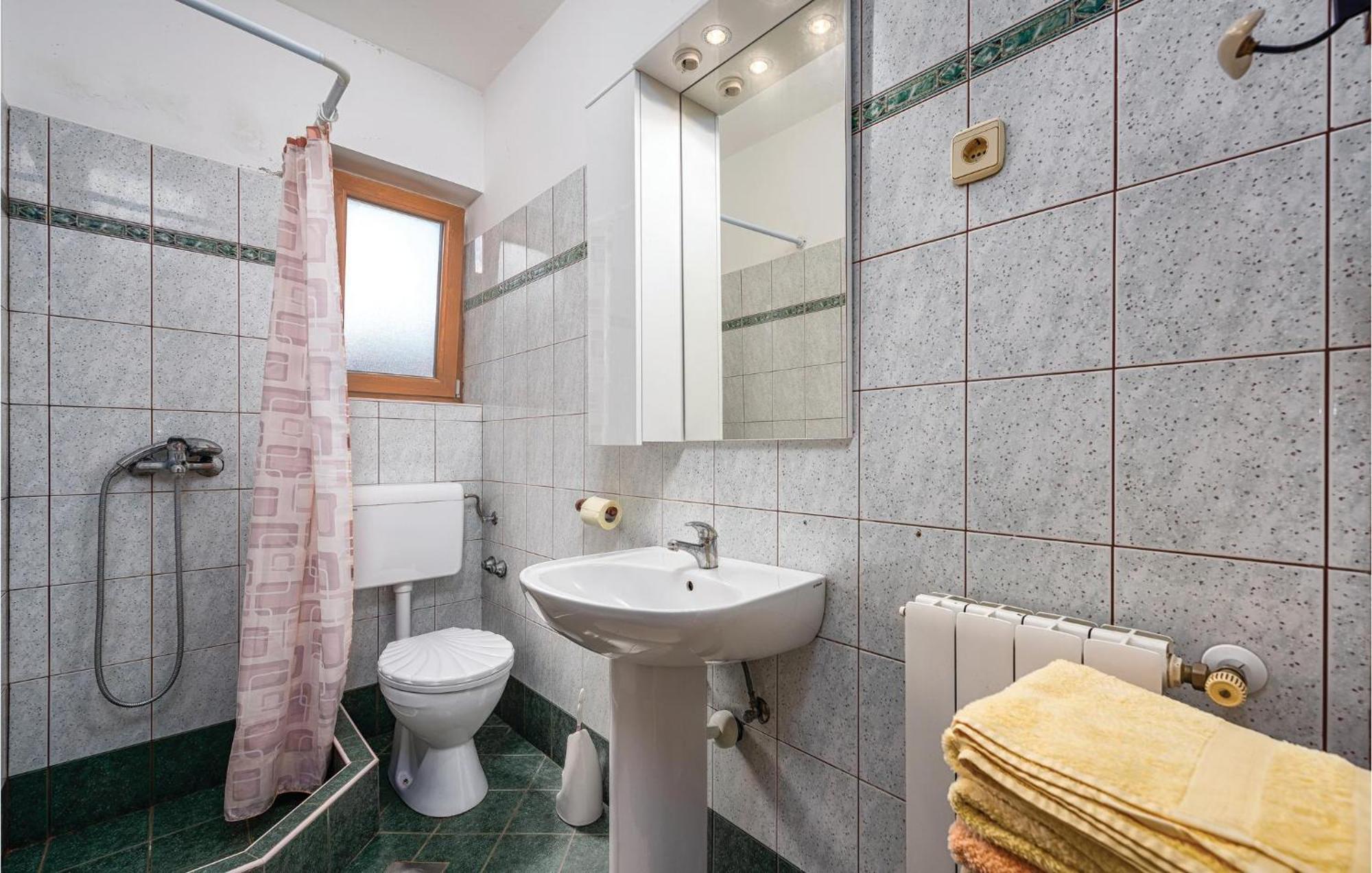 Stunning Apartment In Rovinj With Kitchen Εξωτερικό φωτογραφία