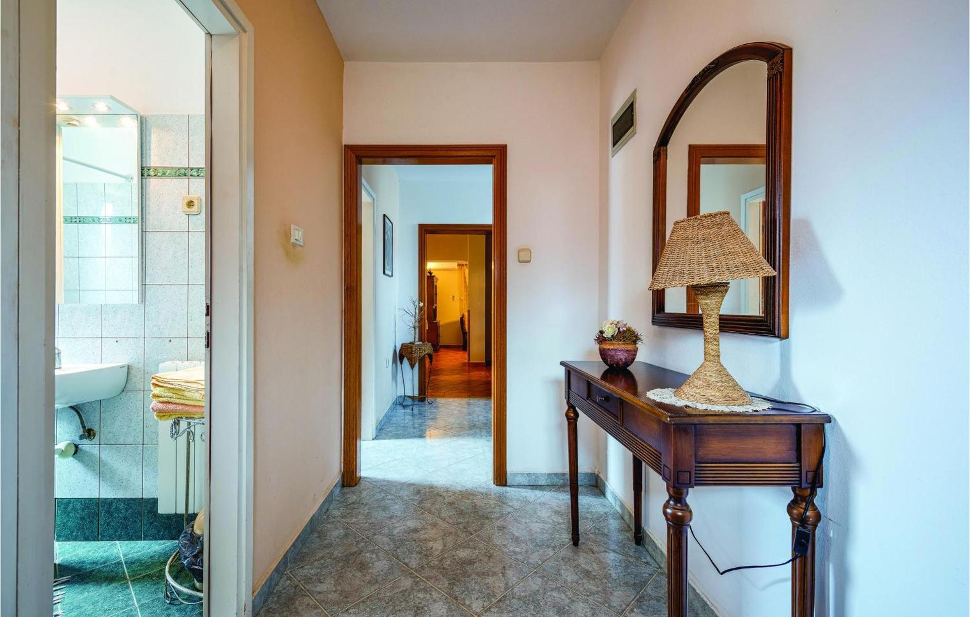 Stunning Apartment In Rovinj With Kitchen Εξωτερικό φωτογραφία