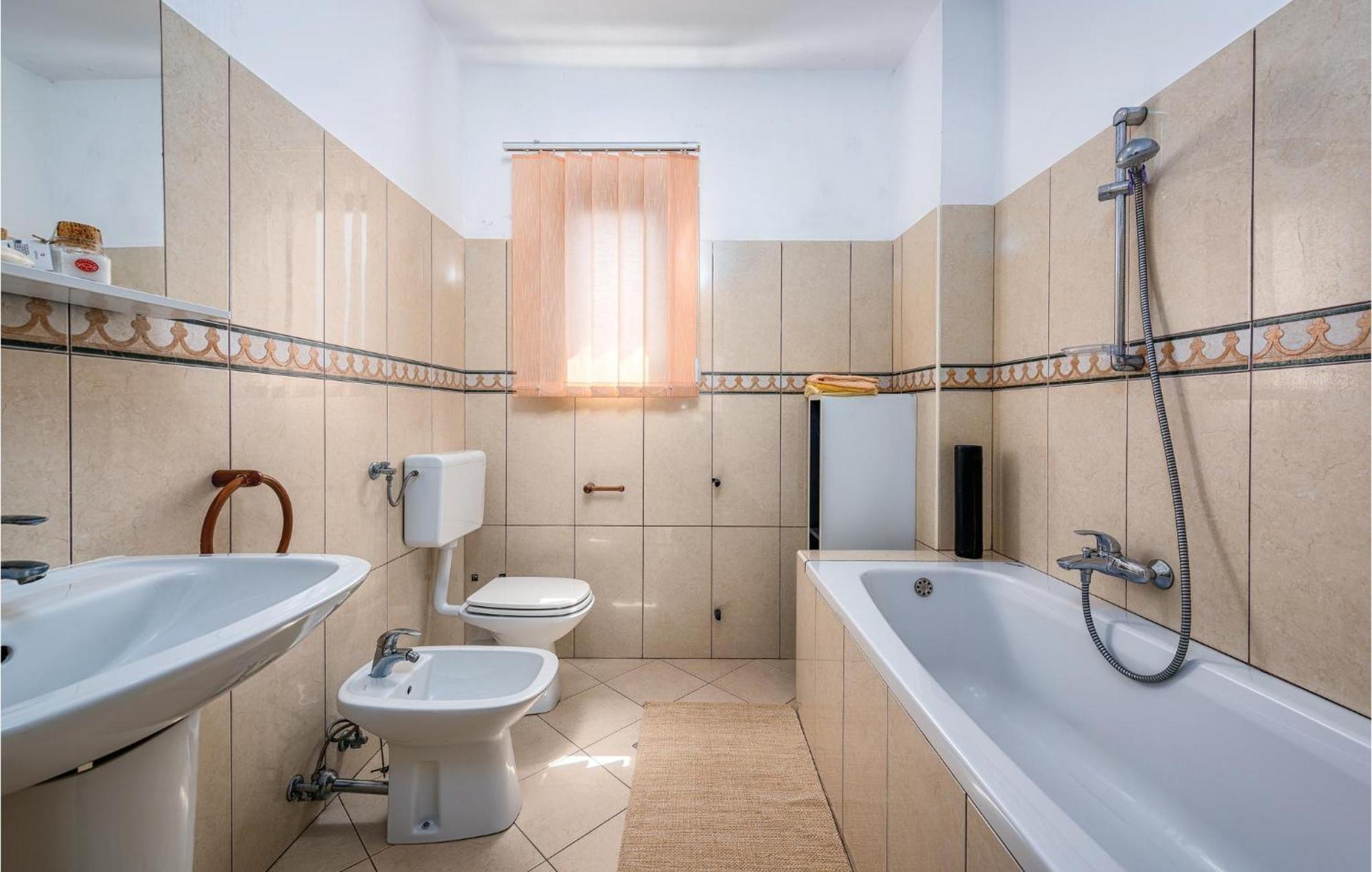 Stunning Apartment In Rovinj With Kitchen Εξωτερικό φωτογραφία