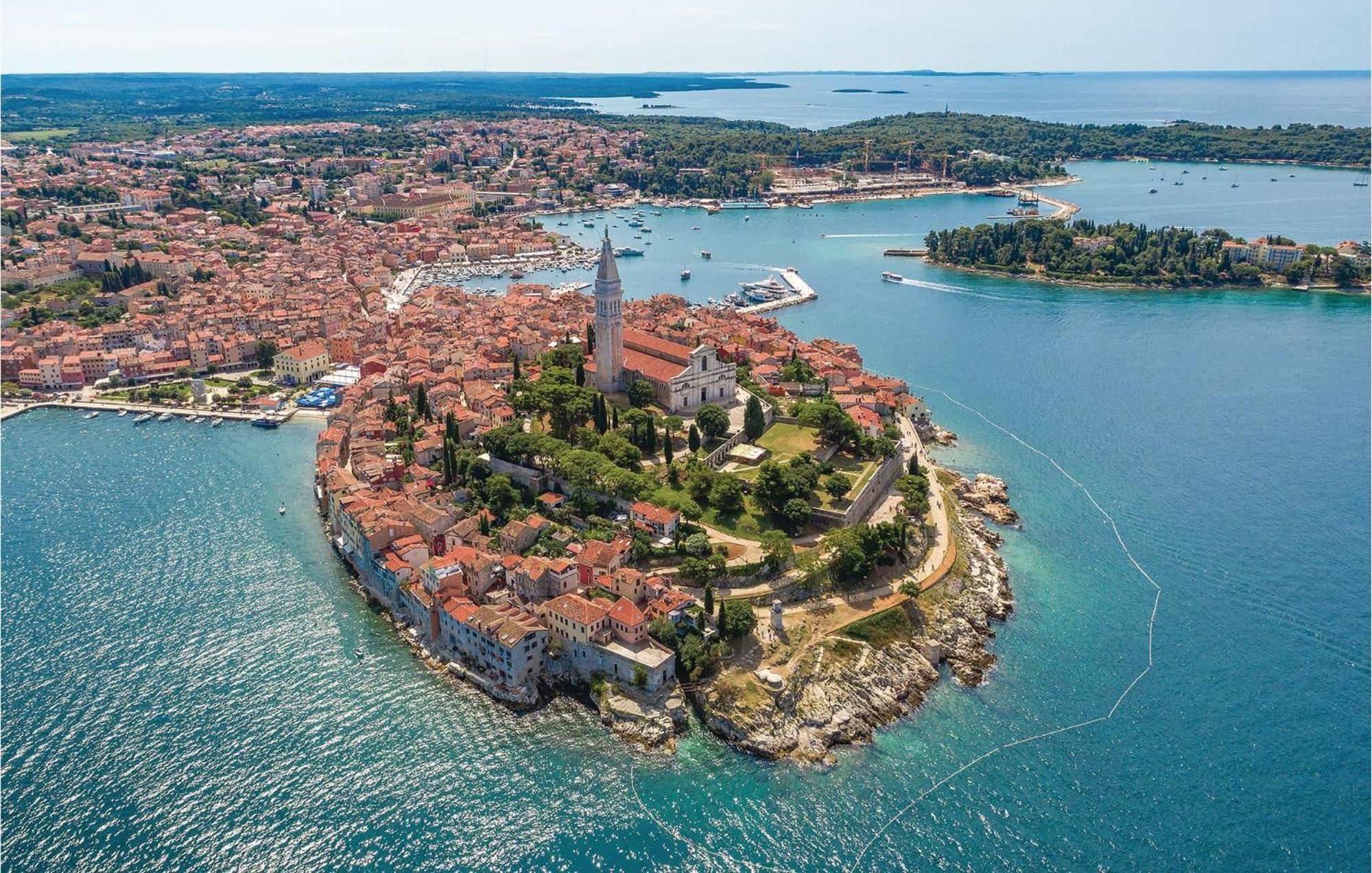 Stunning Apartment In Rovinj With Kitchen Εξωτερικό φωτογραφία